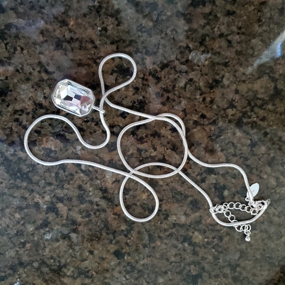 Costume jewelry necklace with large clear stone - Picture 4 of 6